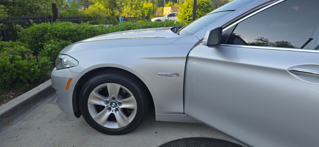 2012 BMW 5 Series 528i's photo